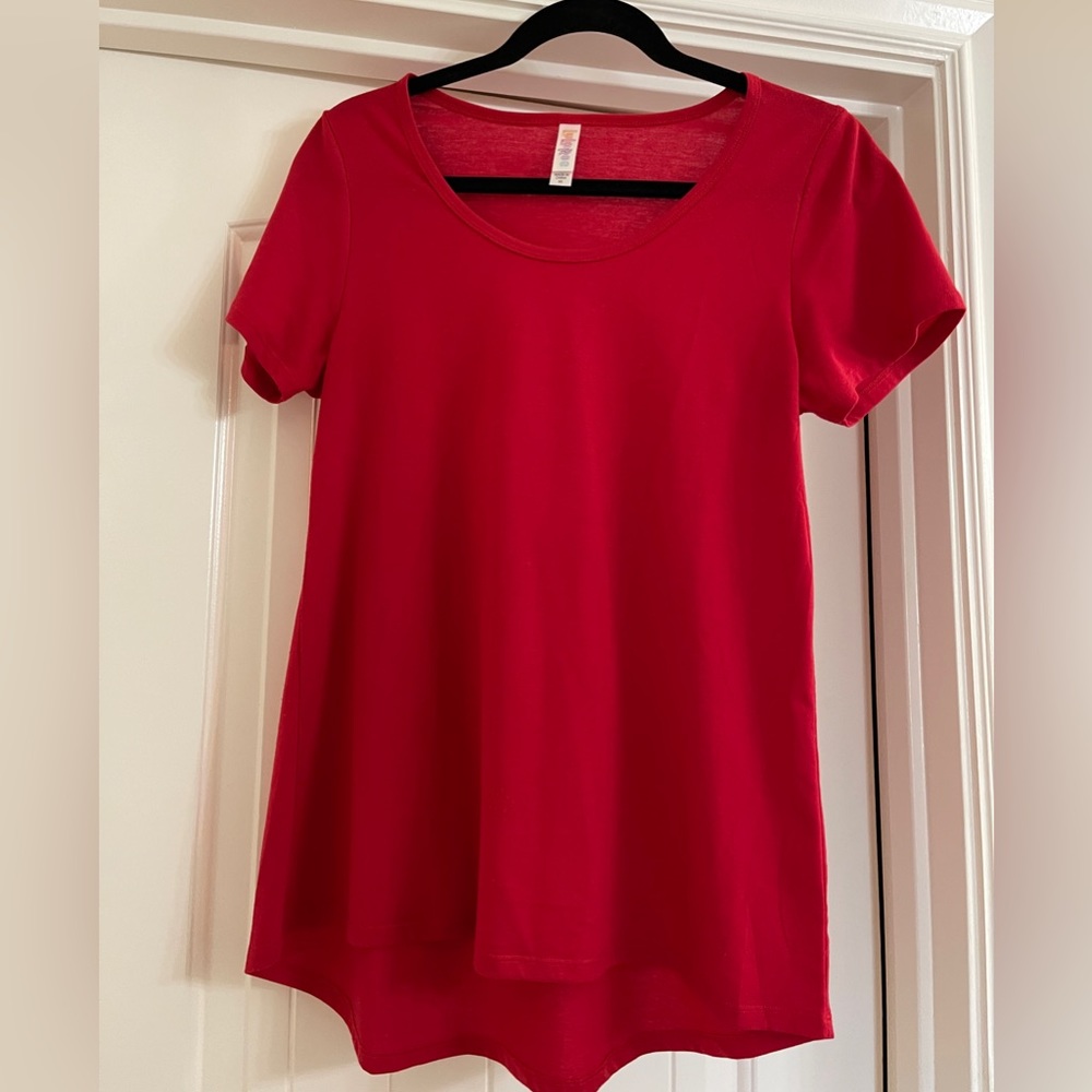 True Red XS LuLaRoe Classic Tee